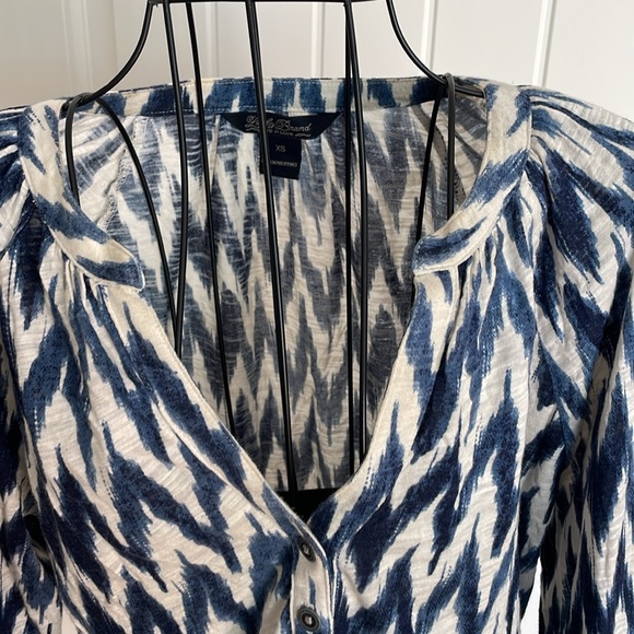 Lucky Brand Blue and White Top - Picture 3 of 6